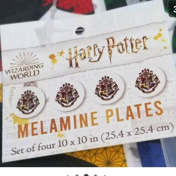 NEW Harry Potter Set of 4 Melamine Dinner Hogwarts Crest Plates 10" - Picture 2 of 4